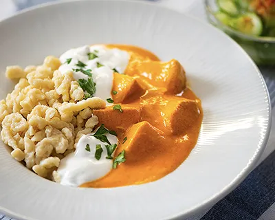 Tejfölös csirkepaprikás nokedlivel